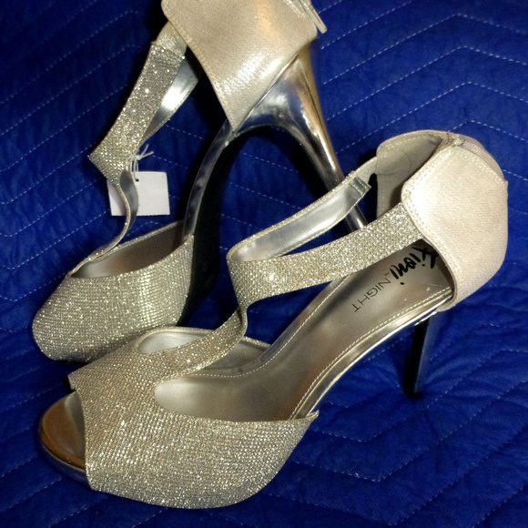 womens size 12 silver sandals